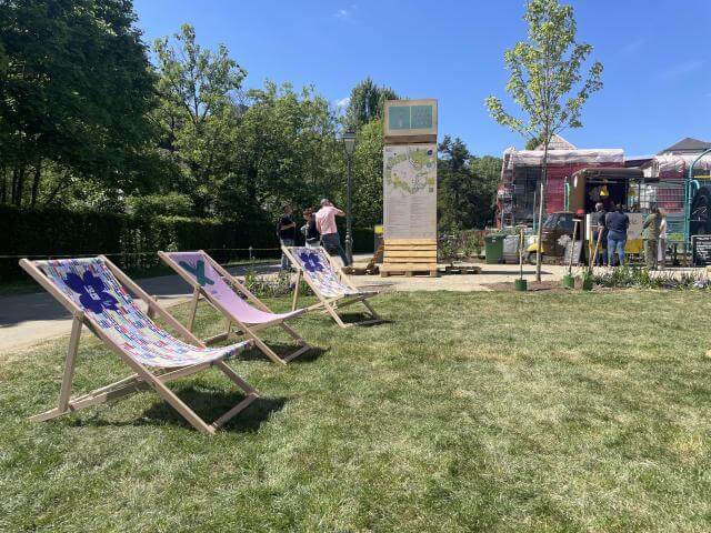 beach chairs on the grass in a parc