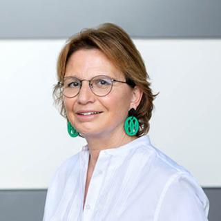 portrait de Anik Sax, membre du Conseil d'administration de l'Œuvre Nationale