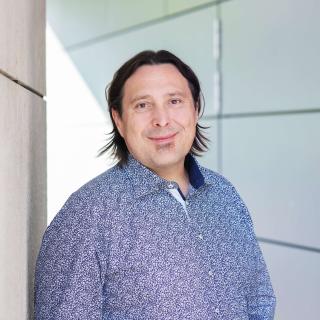 portrait de Romain Kochanowicz, coordinateur de projets à l'Œuvre Nationale