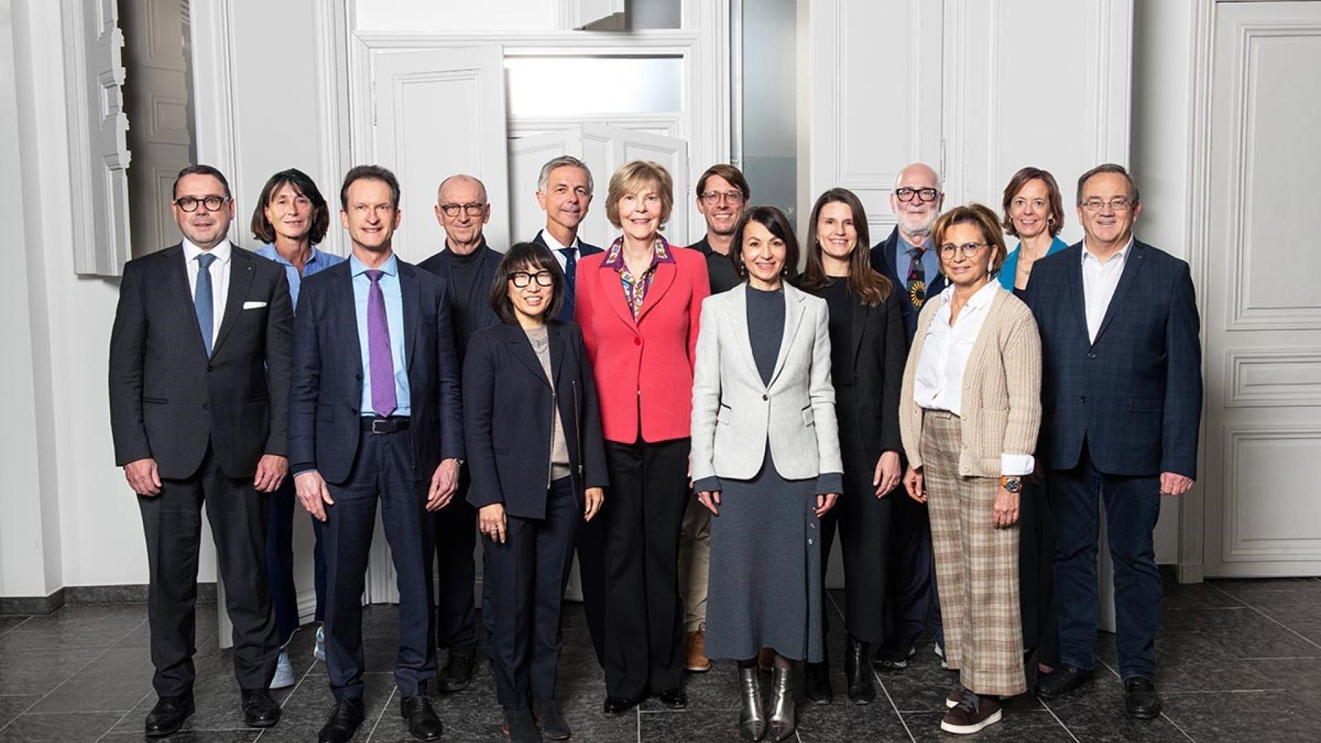 photo de groupe du Conseil d'administration de l'Œuvre Nationale