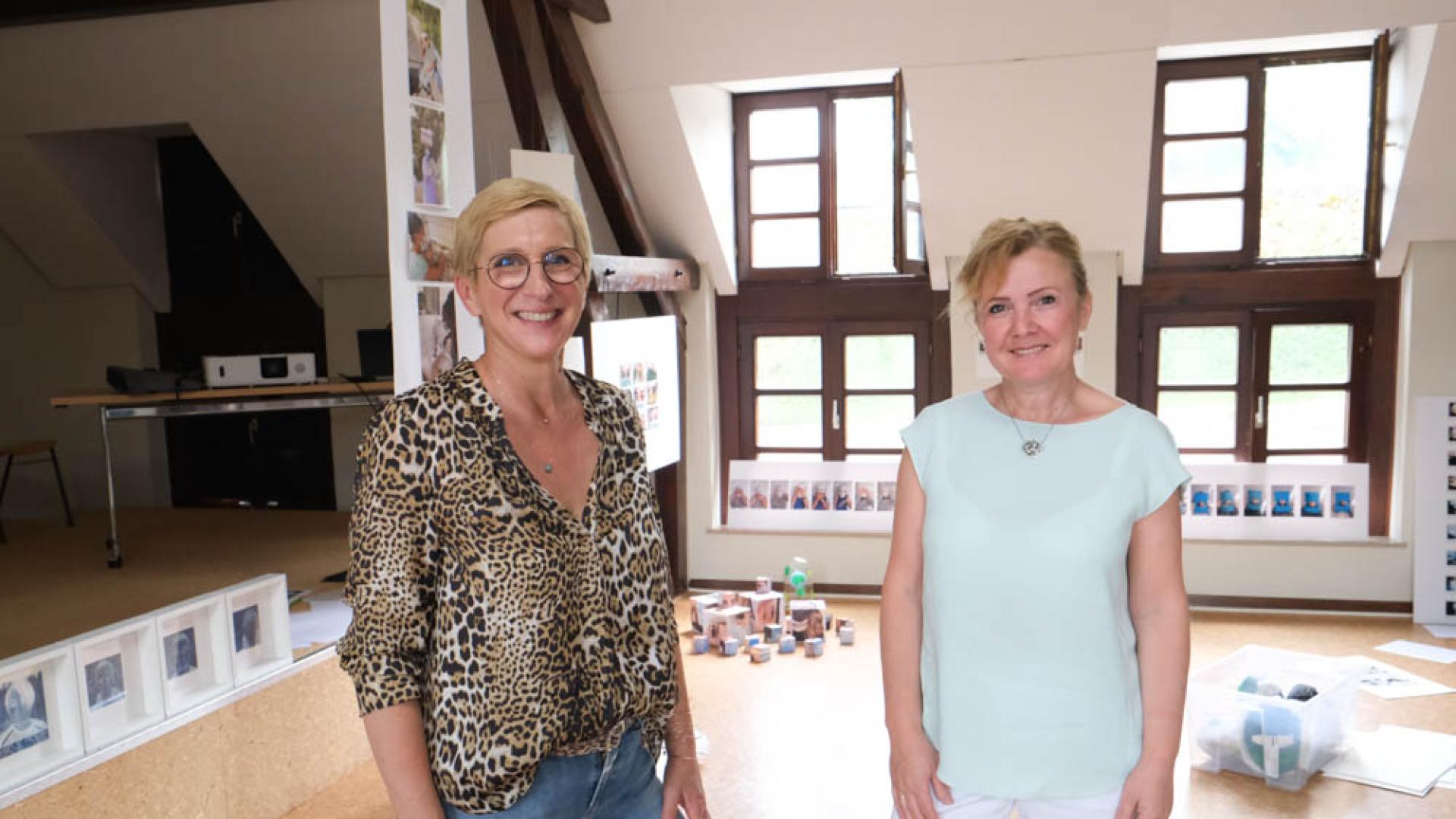 Portrait of Martine Thielmanns from the Réidener Jugendtreff and a colleague