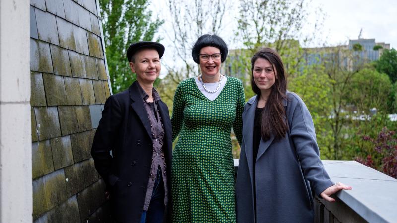 portraits de l'artiste Cristina Nuñez et de Ute Heinz, directrice de la Fondation Jugend- an Drogenhëllef et de la psychologue Lilly Schintgen