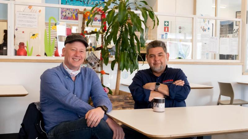 Portrait de Louis Grobbelaar de White Jasmine Films et Cristian Lopez, Responsable du Bistrot Social Le Courage 