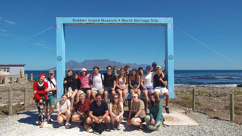 Gruppenfoto einer Schulklasse im Robben Island Museum